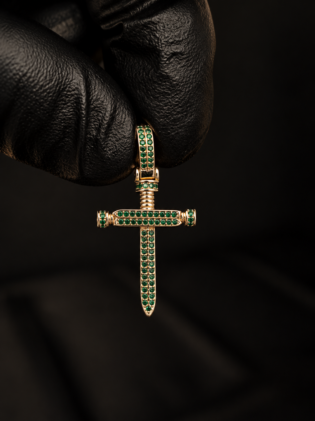 Pendente Cruz Clavos Verde Esm. 3cm