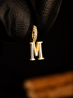 Pendente Letra M 1,5cm